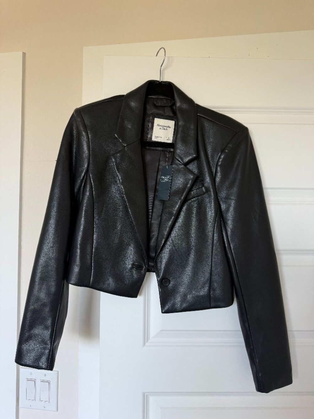 Abercrombie & Fitch Cropped Vegan Leather Blazer size small